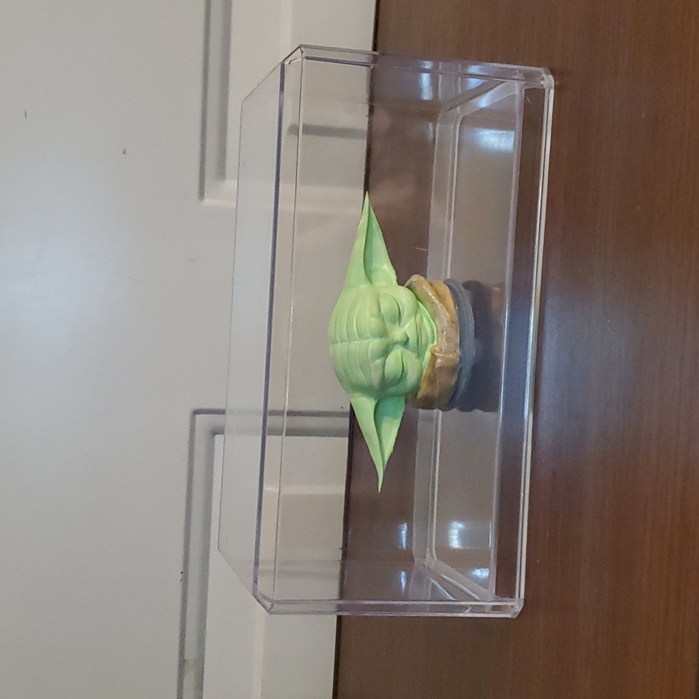 NWOT 3-D Resin "Yoda" in Collector Display Case
